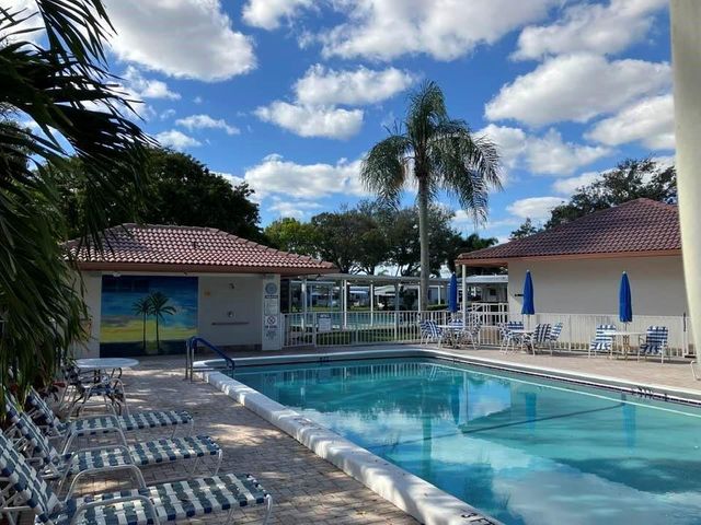 8128 South St, Boca Raton, FL 33433