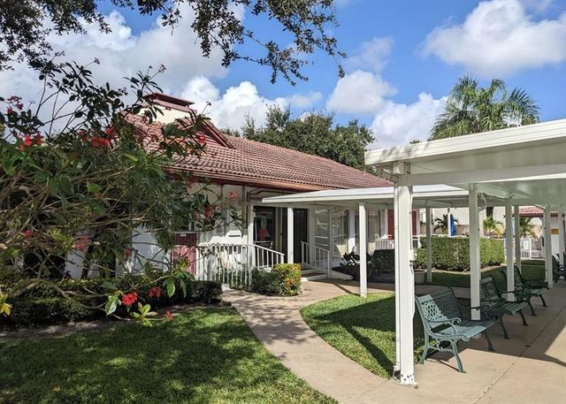 8128 South St, Boca Raton, FL 33433