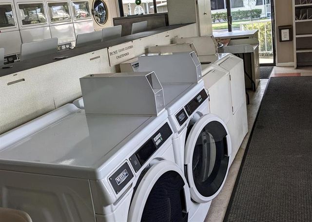 8128 South St, Boca Raton, FL 33433