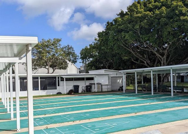 8128 South St, Boca Raton, FL 33433