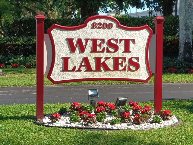 8128 South St, Boca Raton, FL 33433