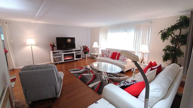 8128 South St, Boca Raton, FL 33433