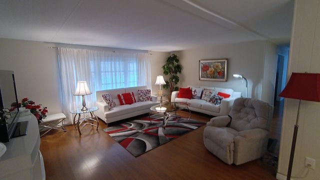 8128 South St, Boca Raton, FL 33433