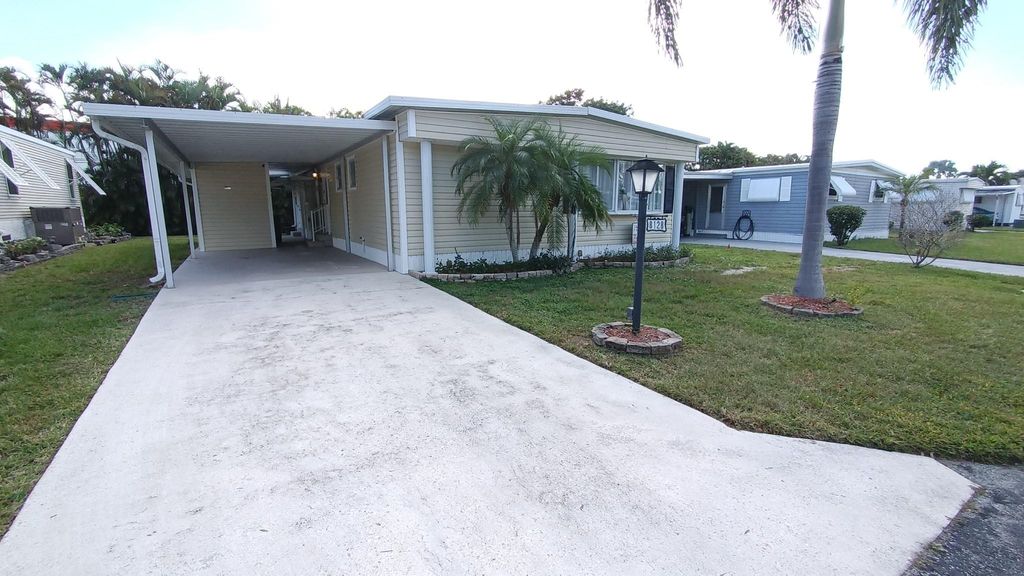 8128 South St, Boca Raton, FL 33433