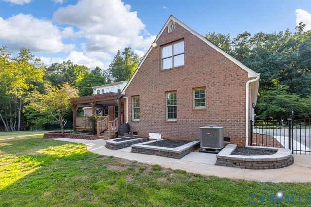 1437 Palmore Rd, Powhatan, VA 23139
