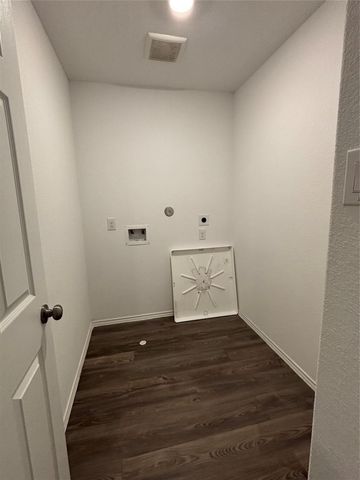 121 Cullen Street Street, Angleton, TX 77515