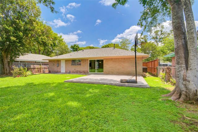 11206 Cliffwood Drive, Houston, TX 77035