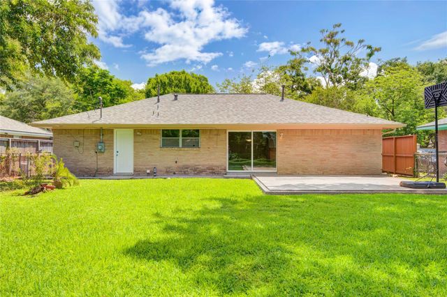 11206 Cliffwood Drive, Houston, TX 77035
