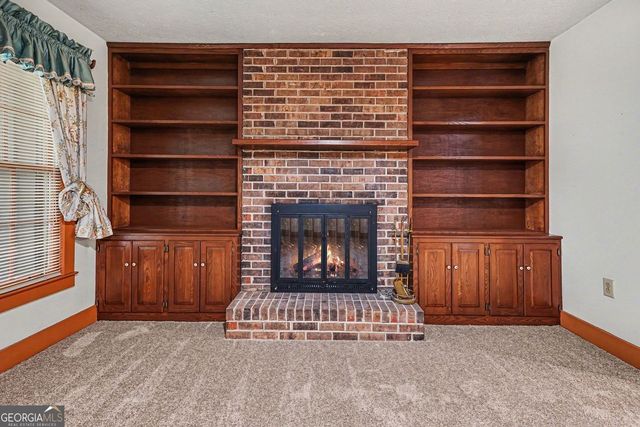 3642 Rainbow Circle SW, Snellville, GA 30039
