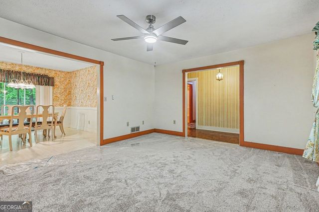 3642 Rainbow Circle SW, Snellville, GA 30039