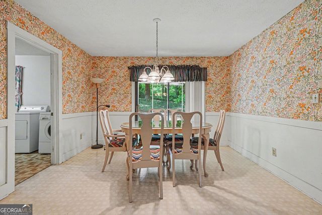 3642 Rainbow Circle SW, Snellville, GA 30039