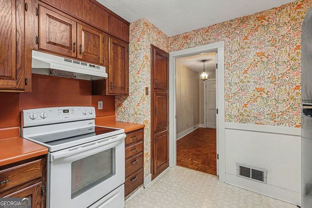 3642 Rainbow Circle SW, Snellville, GA 30039
