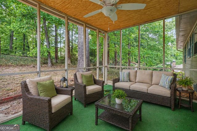 3642 Rainbow Circle SW, Snellville, GA 30039