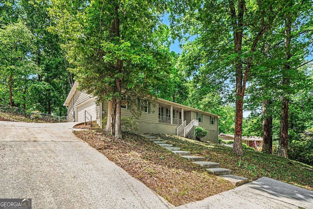 3642 Rainbow Circle SW, Snellville, GA 30039
