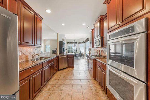 282 WILLOW DR, Newtown, PA 18940