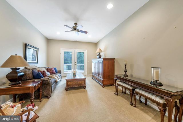 282 WILLOW DR, Newtown, PA 18940