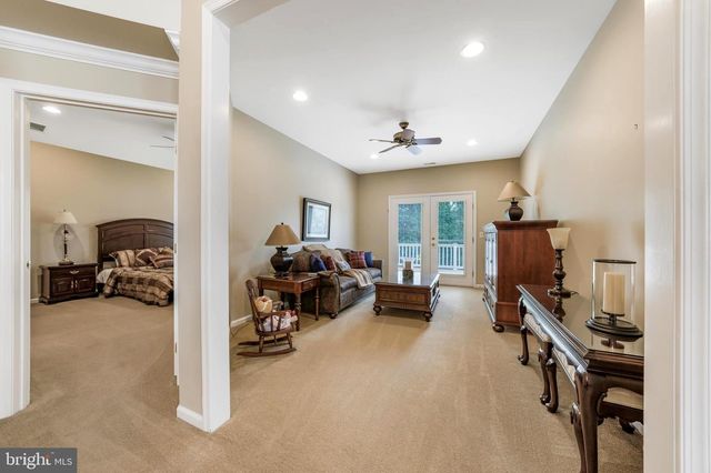 282 WILLOW DR, Newtown, PA 18940