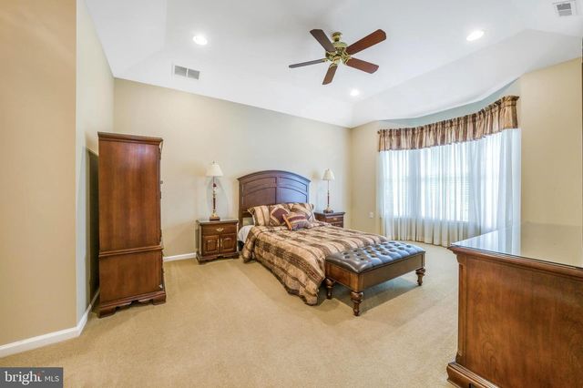 282 WILLOW DR, Newtown, PA 18940