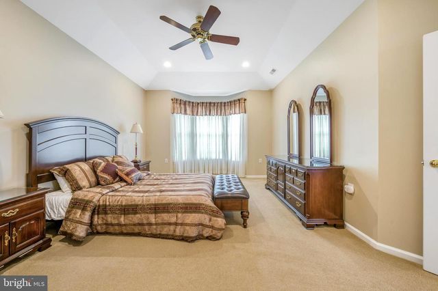282 WILLOW DR, Newtown, PA 18940