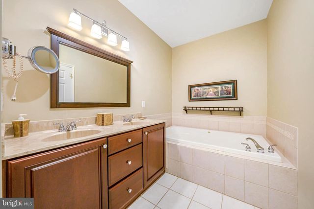 282 WILLOW DR, Newtown, PA 18940
