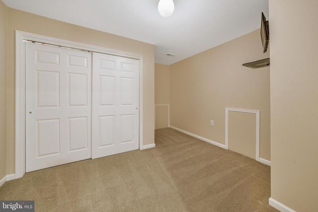 282 WILLOW DR, Newtown, PA 18940
