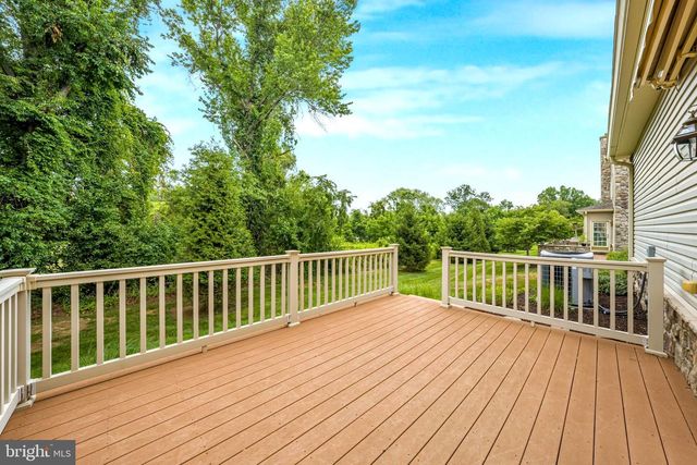 282 WILLOW DR, Newtown, PA 18940