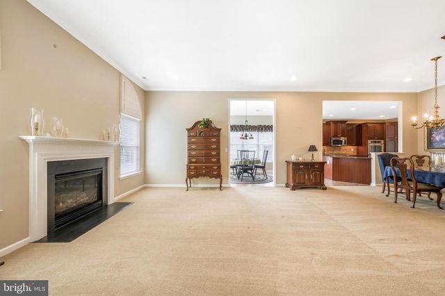 282 WILLOW DR, Newtown, PA 18940