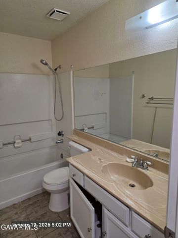 38550 E 22nd Street 16, Palmdale, CA 93550