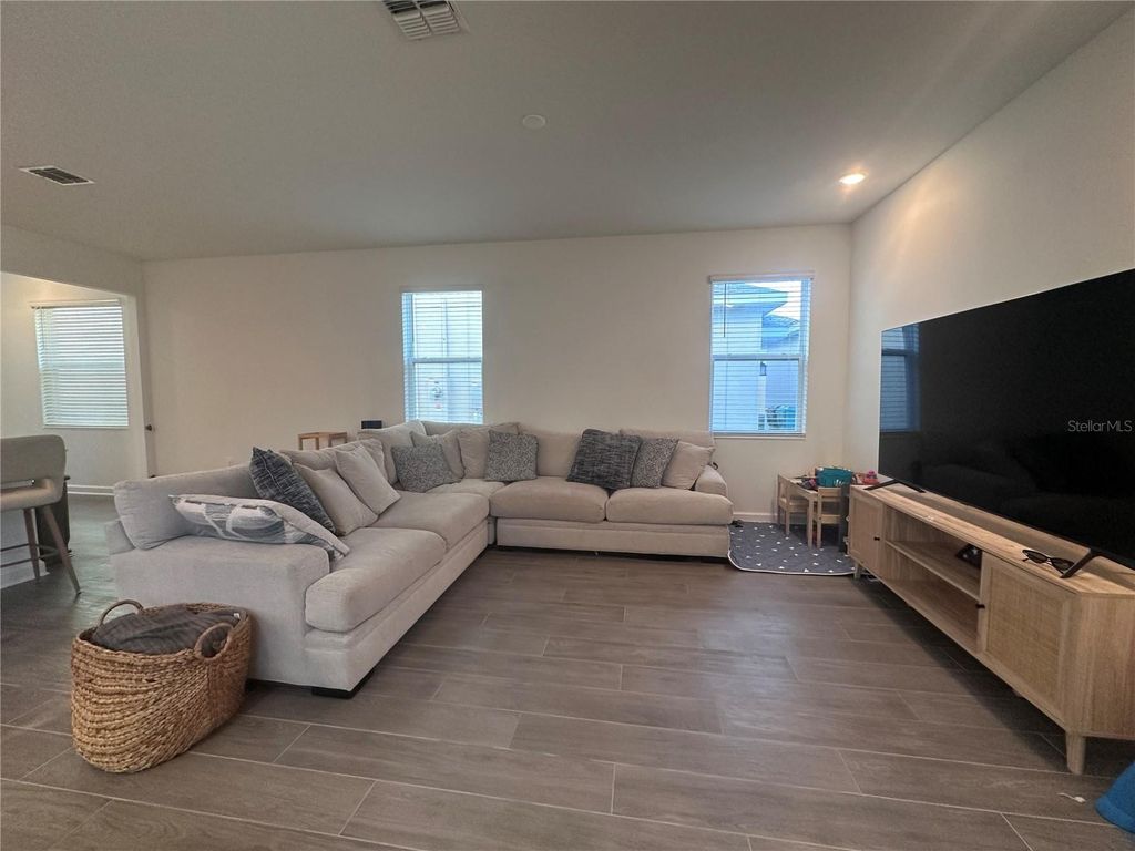 Image 11 of property listing at 9787 INTRODUCTION WAY, Orlando, FL 32832