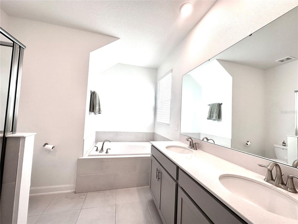 Image 17 of property listing at 9787 INTRODUCTION WAY, Orlando, FL 32832