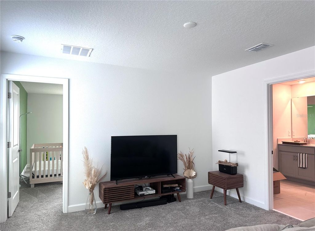 Image 20 of property listing at 9787 INTRODUCTION WAY, Orlando, FL 32832