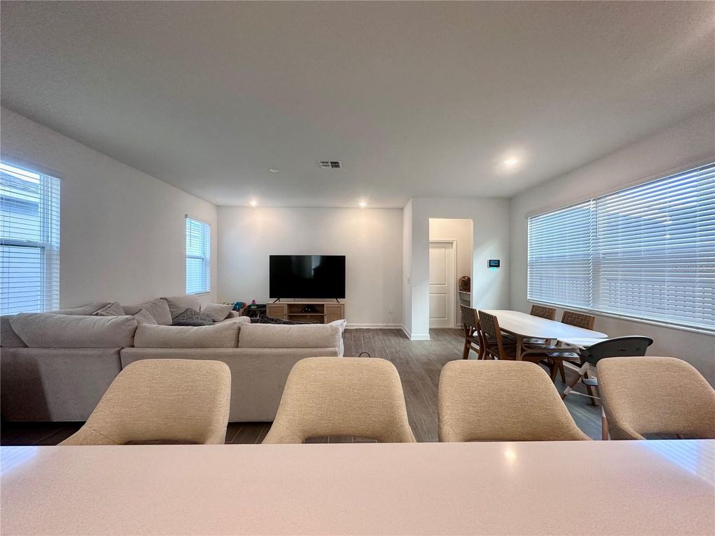 Image 10 of property listing at 9787 INTRODUCTION WAY, Orlando, FL 32832