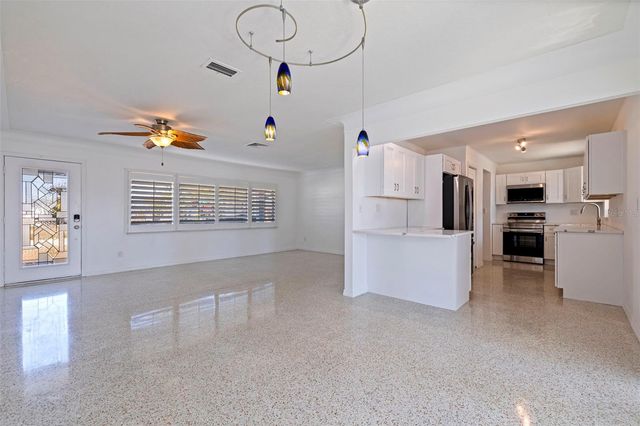 7906 4TH AVENUE S, St Petersburg, FL 33707