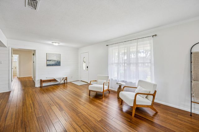 1015 Rocky Canyon Road, Arlington, TX 76012