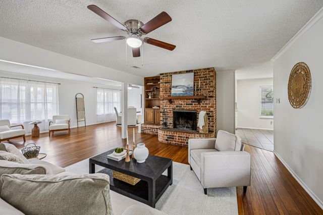 1015 Rocky Canyon Road, Arlington, TX 76012