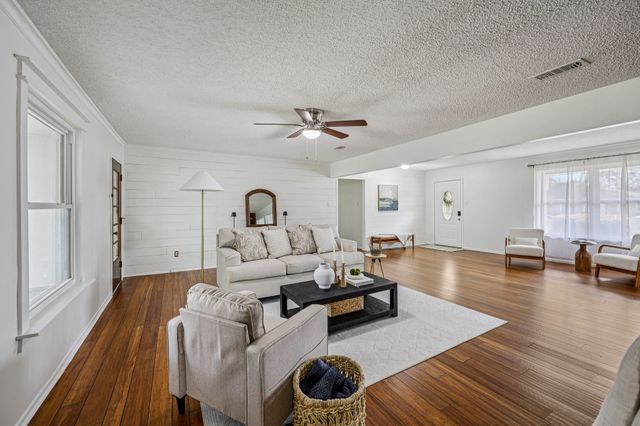 1015 Rocky Canyon Road, Arlington, TX 76012