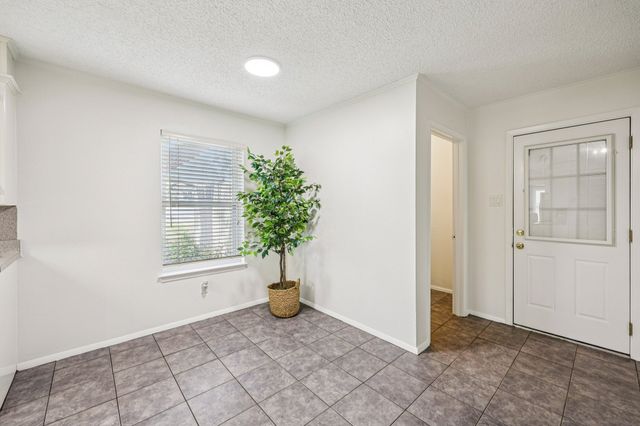 1015 Rocky Canyon Road, Arlington, TX 76012