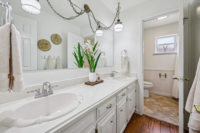 1015 Rocky Canyon Road, Arlington, TX 76012