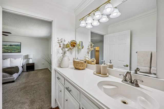 1015 Rocky Canyon Road, Arlington, TX 76012