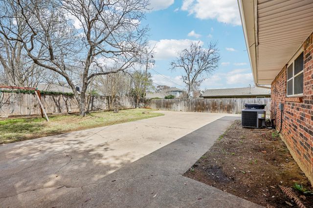 1015 Rocky Canyon Road, Arlington, TX 76012
