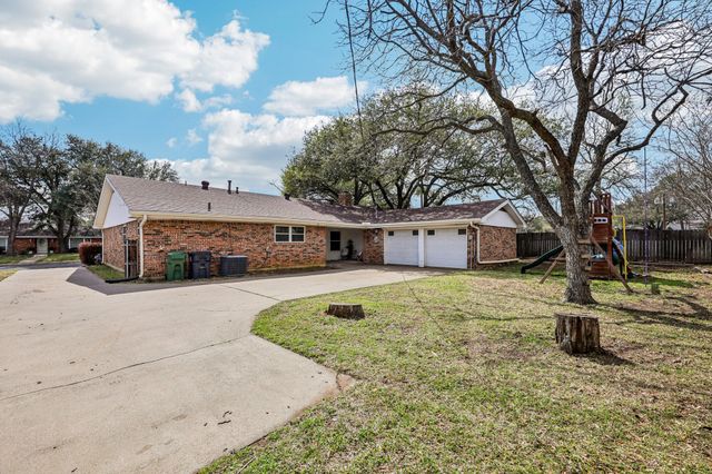 1015 Rocky Canyon Road, Arlington, TX 76012