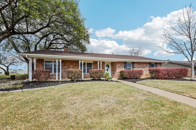 1015 Rocky Canyon Road, Arlington, TX 76012