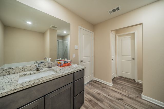 360 Ridgeland Oaks Drive, Fort Worth, TX 76120