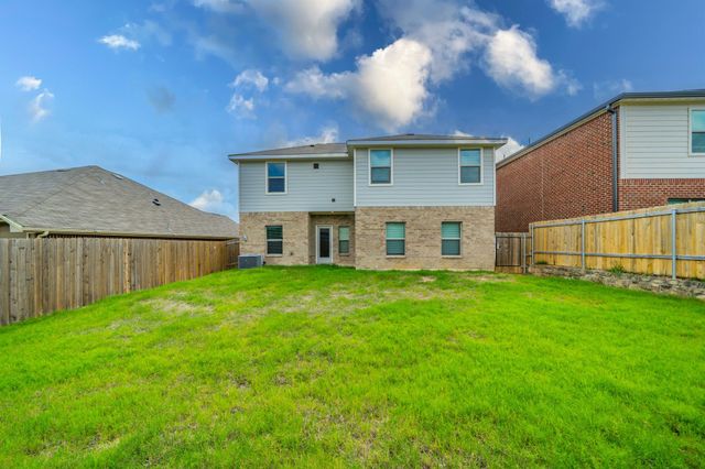 360 Ridgeland Oaks Drive, Fort Worth, TX 76120