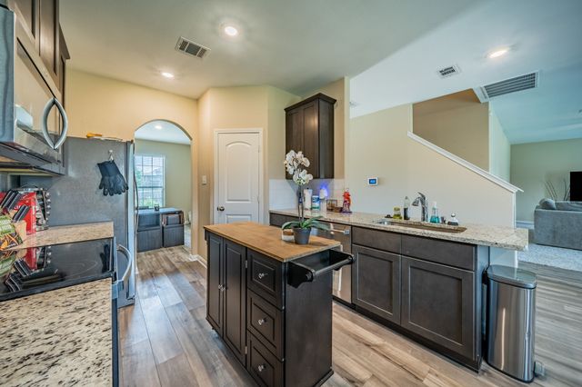 360 Ridgeland Oaks Drive, Fort Worth, TX 76120