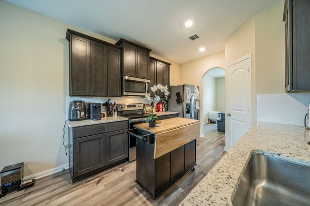 360 Ridgeland Oaks Drive, Fort Worth, TX 76120