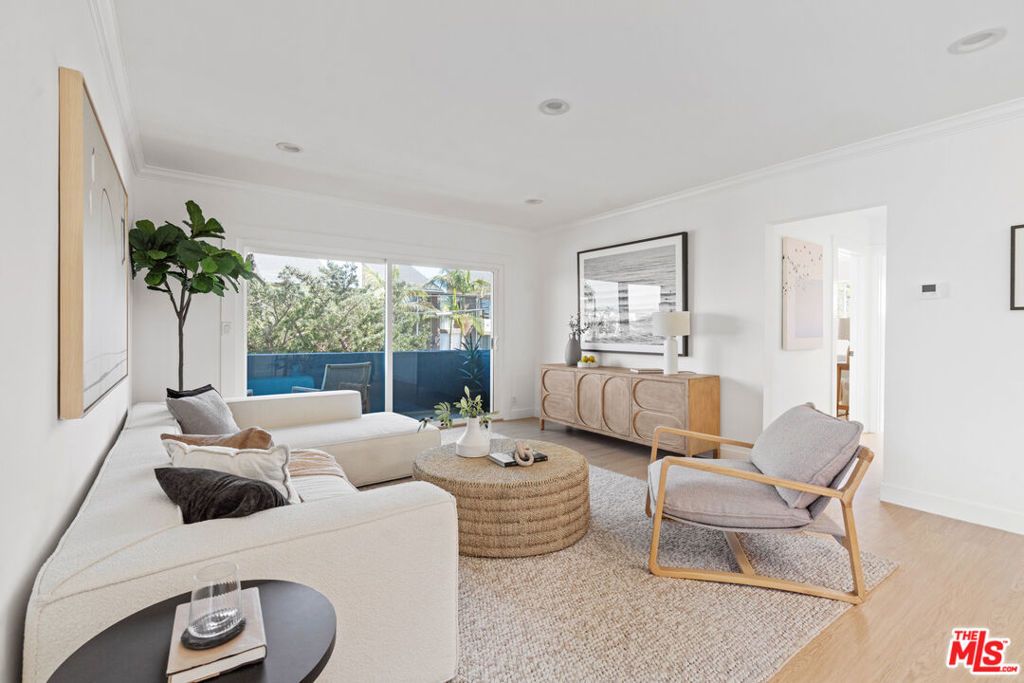 Image 1 of property listing at 423 Pier Avenue 4, Santa Monica, CA 90405
