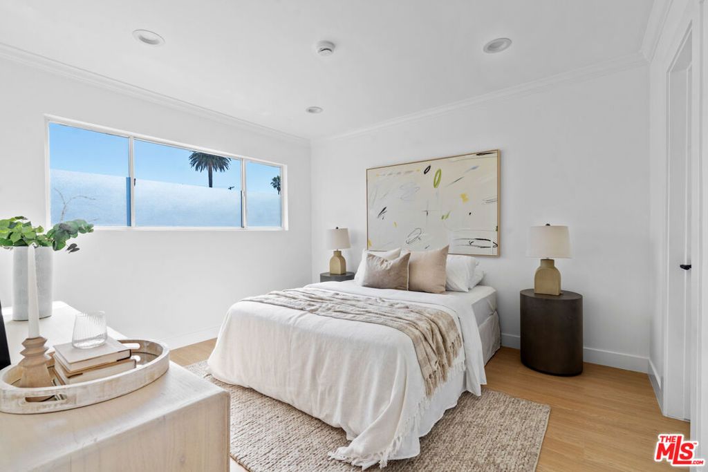 Image 12 of property listing at 423 Pier Avenue 4, Santa Monica, CA 90405