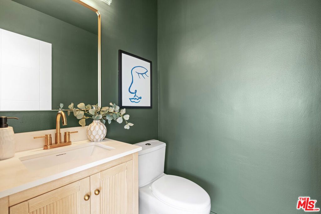 Image 13 of property listing at 423 Pier Avenue 4, Santa Monica, CA 90405