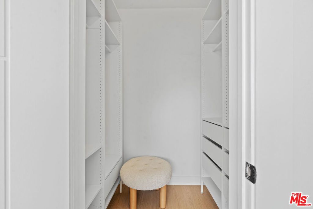 Image 14 of property listing at 423 Pier Avenue 4, Santa Monica, CA 90405